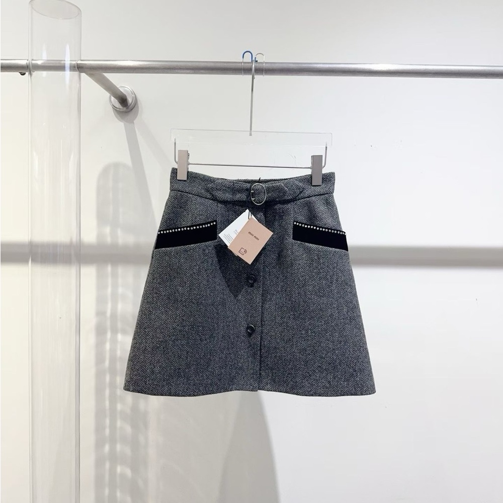 🚩steal authentic Miu Miu Gray Mini Skirt with Black Accents